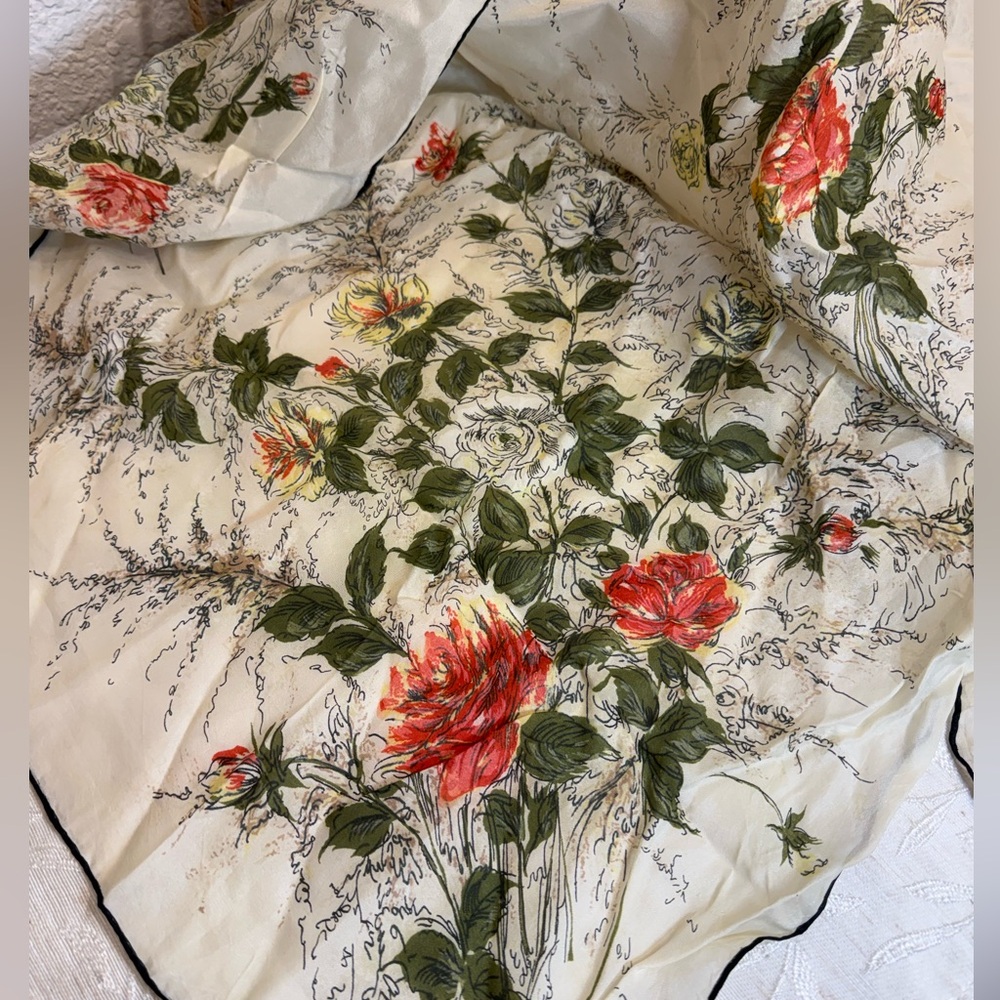 Ladies Rose Floral Scarf with black trim. 30” x 31”. Ring not‎ included.